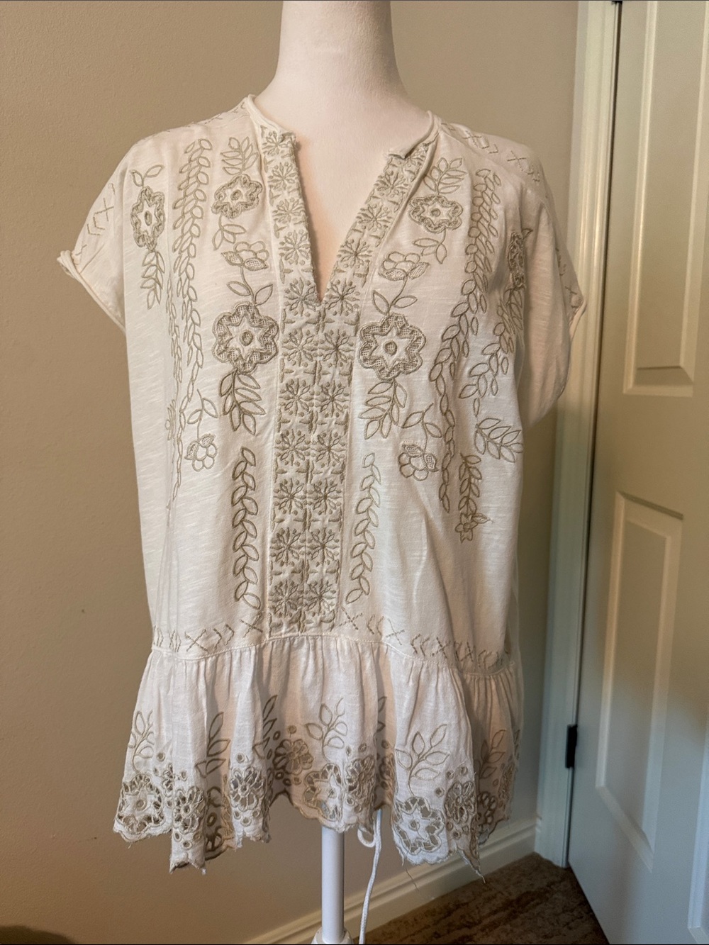 Sundance Cream Tunic with Sage Embroidery size medium